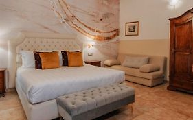 Le Clarisse Pantheon